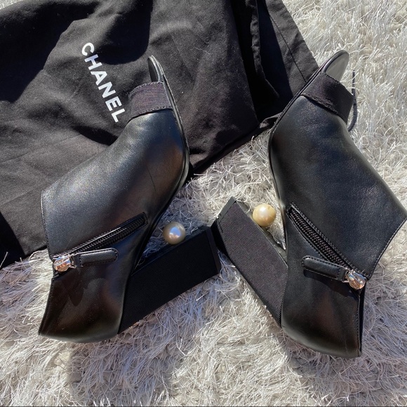 CHANEL OPEN TOE HEELS WITH PEARLS - Picture 9 of 12